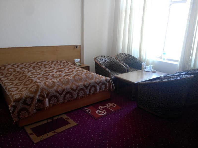 Hotel Mount View Pahalgam Luaran gambar